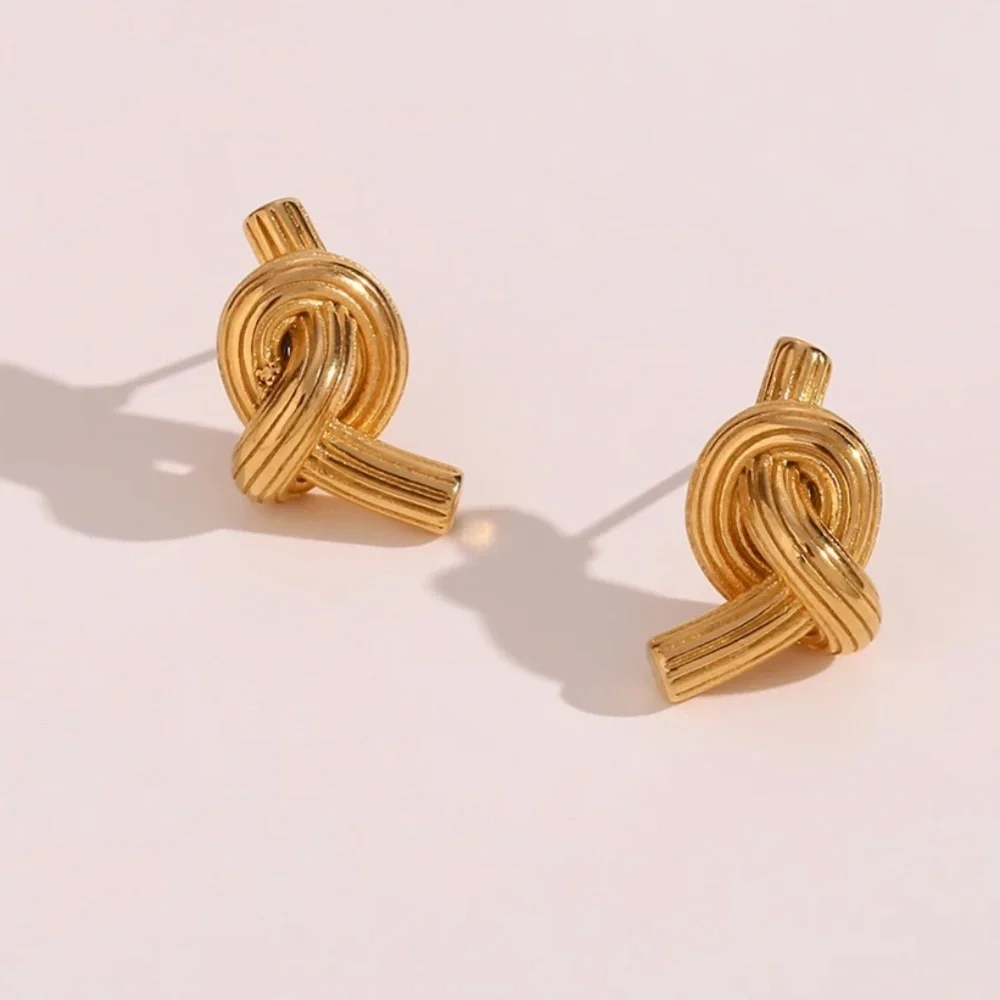NEW KNOT STUD 18K GOLD EARNINGS, NICE EARRINGS, CUTE EARRINGS - Picture 5 of 6